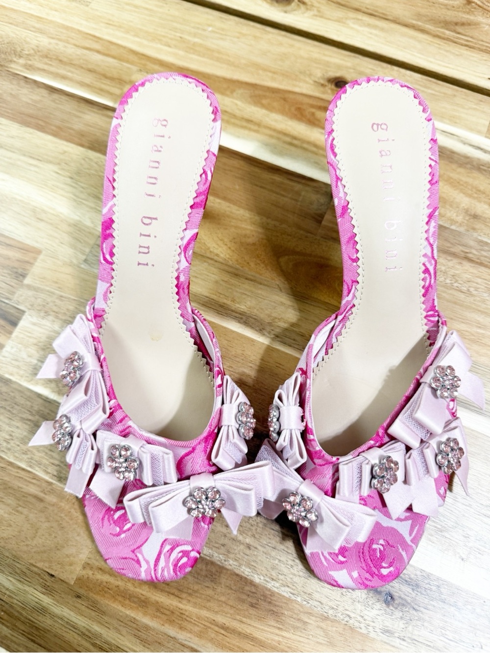 Gianni Bini Lele Floral Pink Satin Rhinestone Embellished Bow Heeled Sandals 9 - Picture 5 of 12